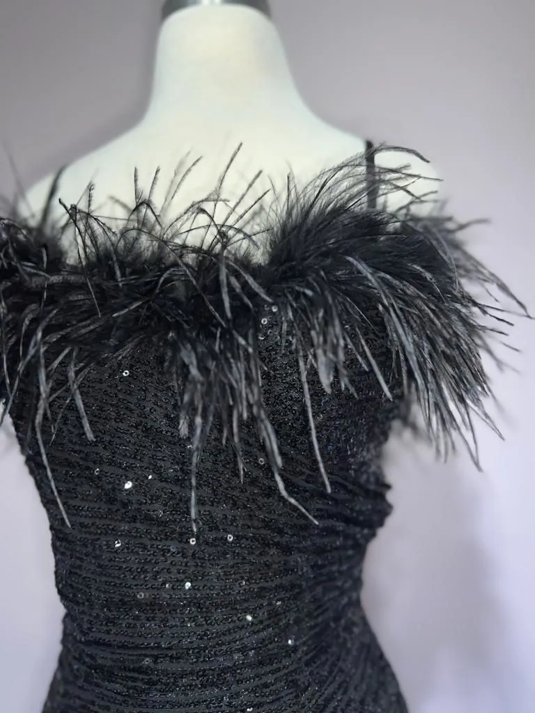Feather Embellished Spaghetti Straps Short Prom & Homecoming Dress